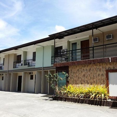 Quezon Premier Hotel Lucena Esterno foto
