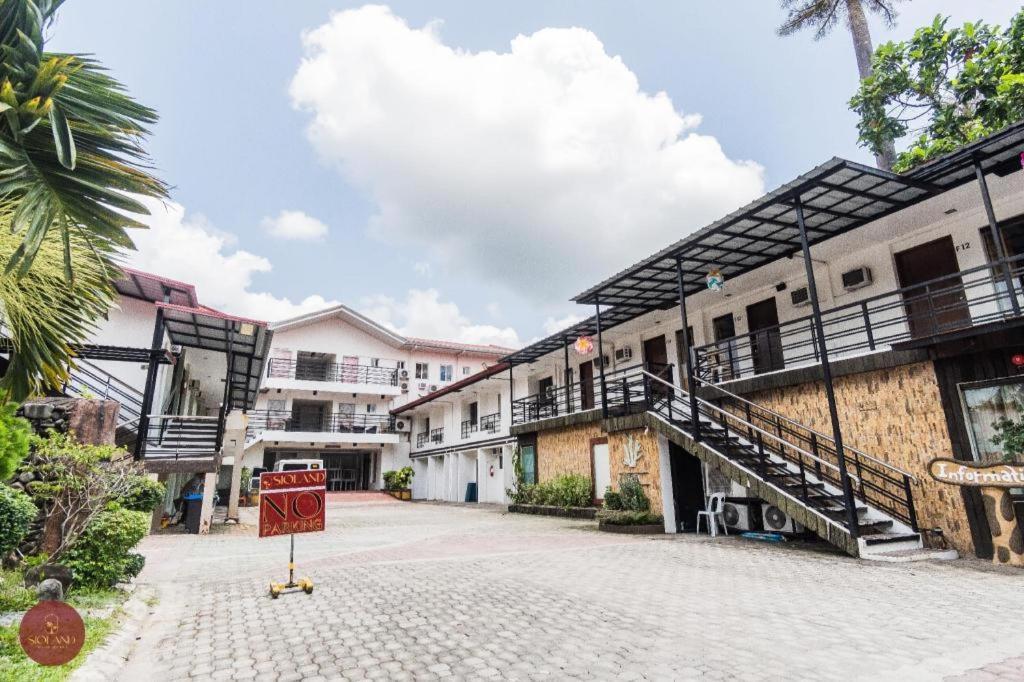 Quezon Premier Hotel Lucena Esterno foto