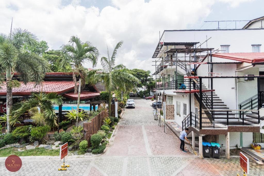 Quezon Premier Hotel Lucena Esterno foto