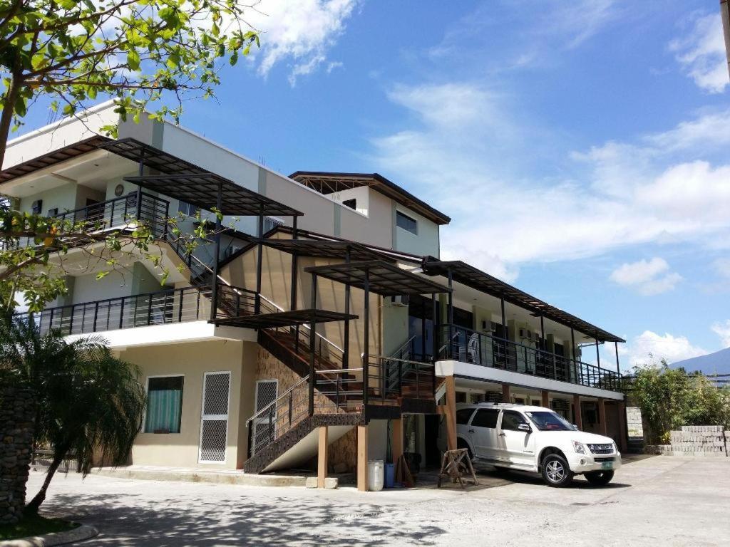 Quezon Premier Hotel Lucena Esterno foto
