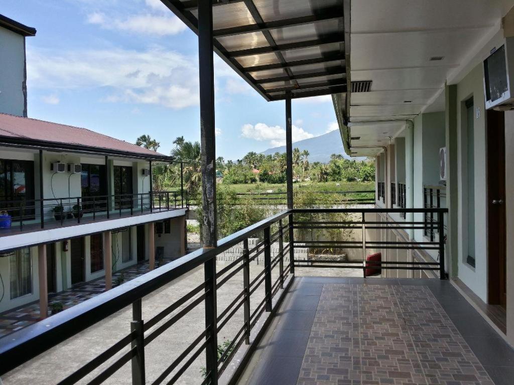 Quezon Premier Hotel Lucena Esterno foto