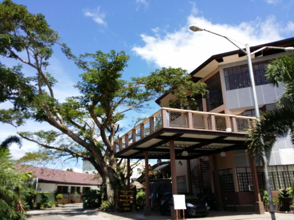 Quezon Premier Hotel Lucena Esterno foto