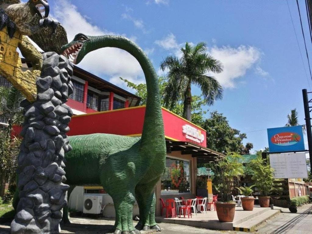 Quezon Premier Hotel Lucena Esterno foto