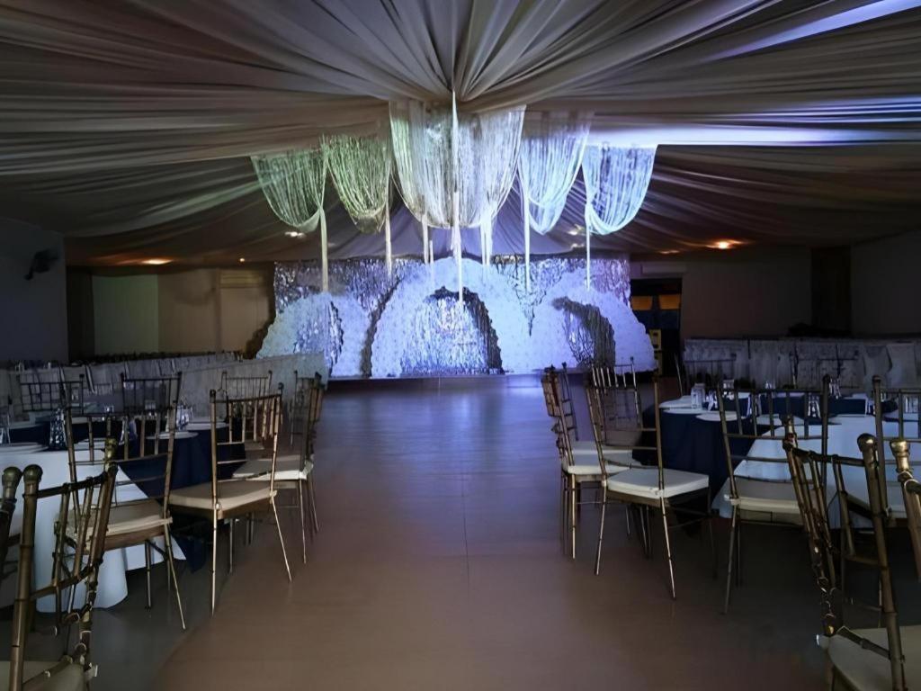 Quezon Premier Hotel Lucena Esterno foto